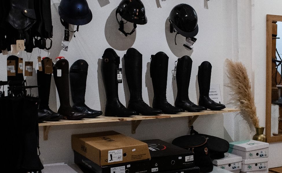 Casques et bottes d'équitation de marques